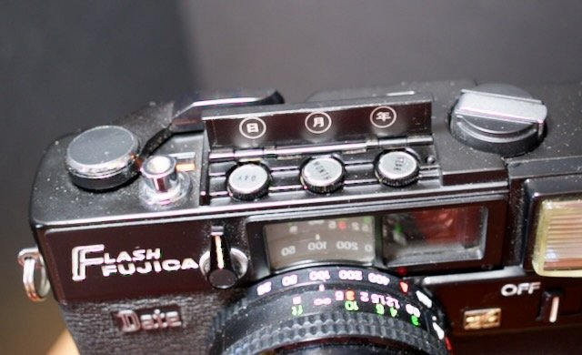 Date control dials on an old camera.